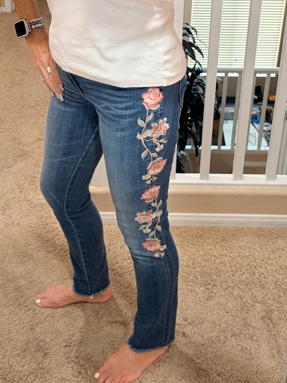 DRIFTWOOD Audrey Embroidered Skinny Leg Jeans Pink Roses Raw Hem Size 27/31
